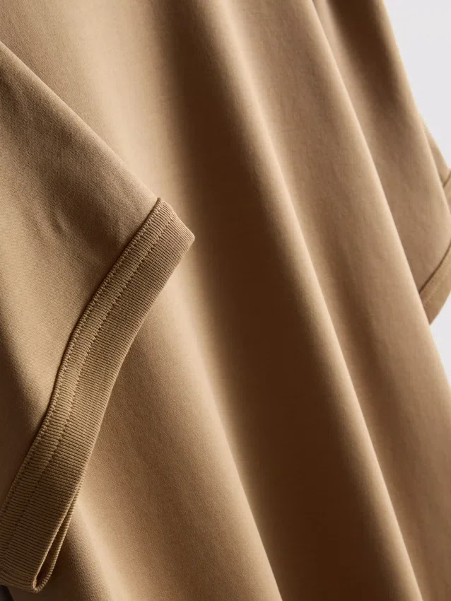 Το T-shirt «The Edit» με στενή εφαρμογή και μερσεριζέ ύφασμα