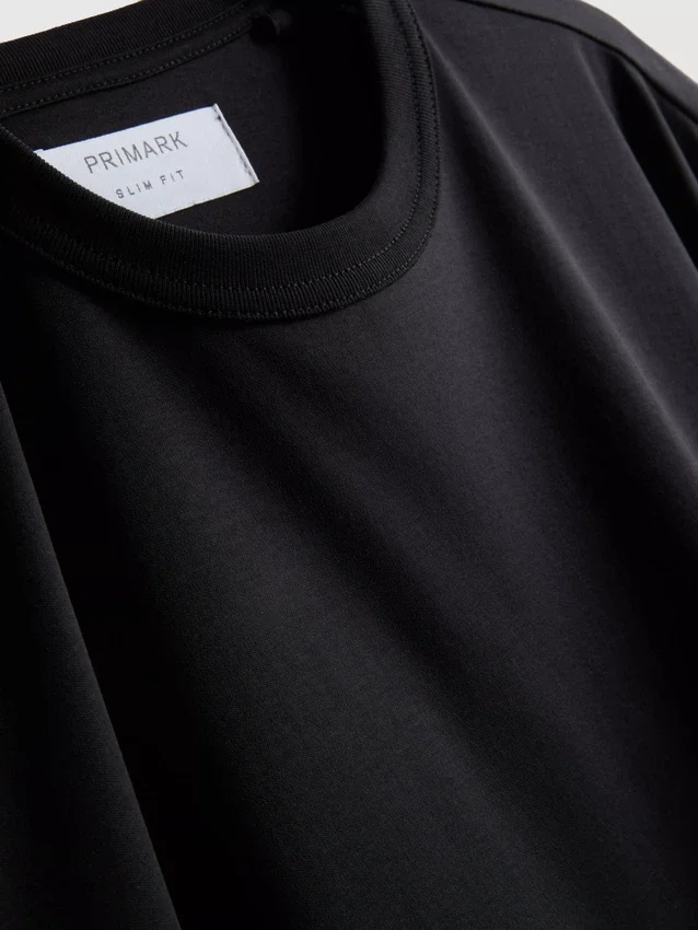 Το T-shirt «The Edit» με στενή εφαρμογή και μερσεριζέ ύφασμα