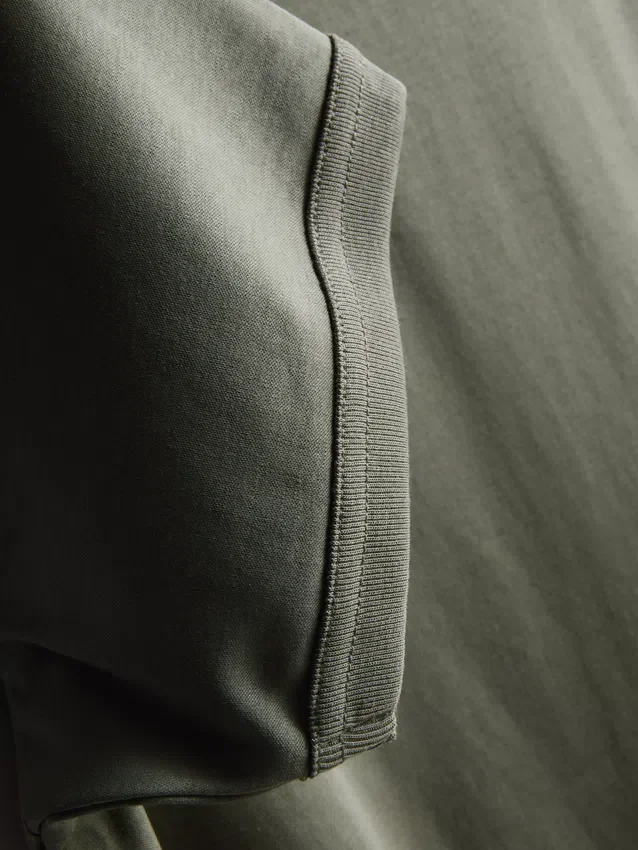 Το T-shirt «The Edit» με στενή εφαρμογή και μερσεριζέ ύφασμα