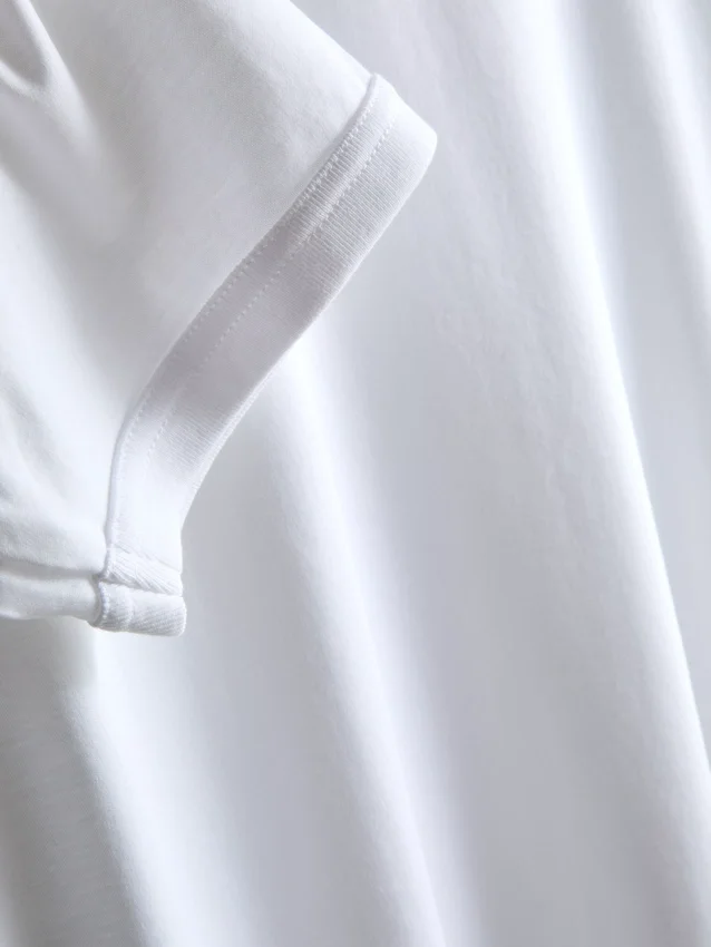Το T-shirt «The Edit» με στενή εφαρμογή και μερσεριζέ ύφασμα