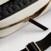 Τσάντα φωτογραφικής μηχανής τύπου crossbody με τον Μίκυ Μάους της Disney
