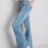 Τζιν από βαμβακερό ντένιμ με φαρδιά πόδια και μεσαίο ύψος μέσης