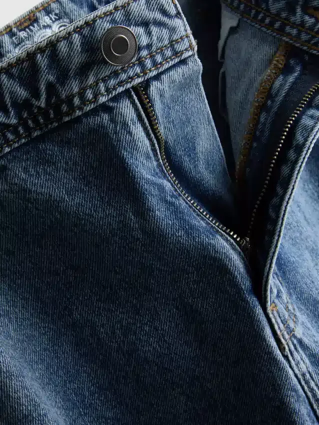 Τζιν καργκό χαλαρής εφαρμογής με μεσαίο ύψος μέσης
