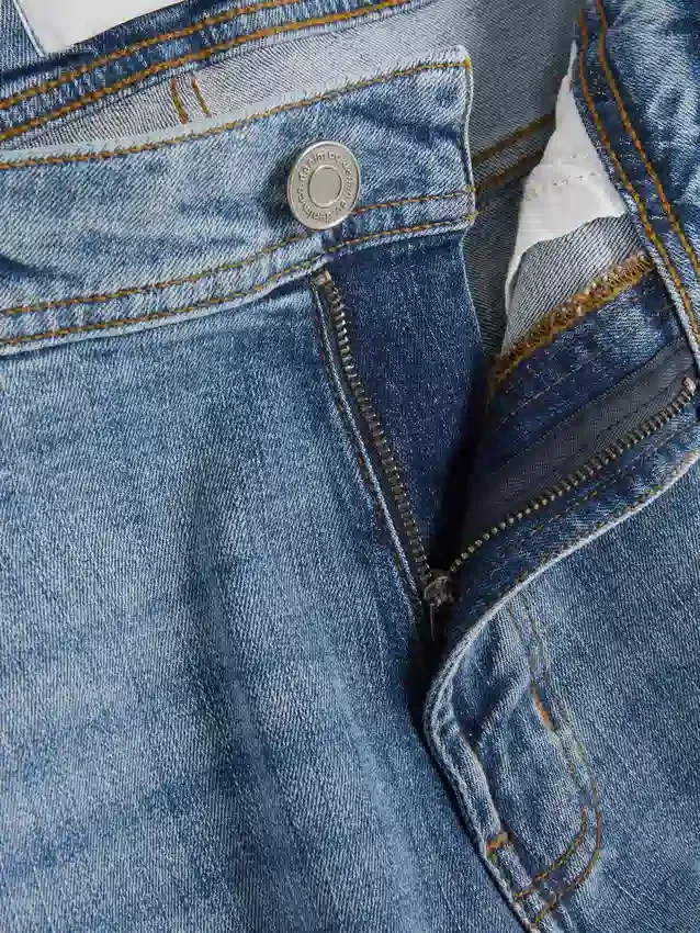 Τζιν με ίσια γραμμή και ελαστικότητα