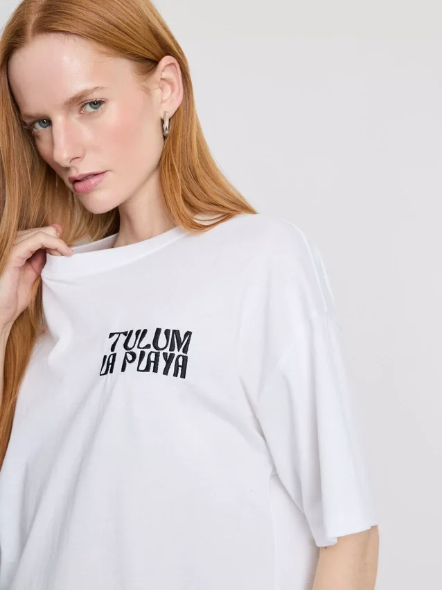 Βαμβακερό φαρδύ μπλουζάκι τύπου «boyfriend» με γραφικά