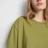 Βαμβακερό μπλουζάκι με στρογγυλό λαιμό και φαρδιά γραμμή